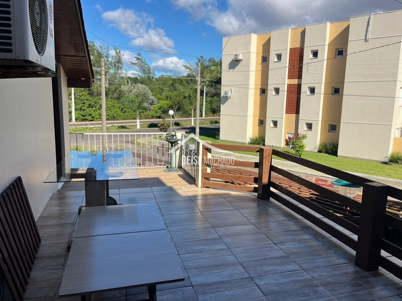 Sobrado dois dormitórios com terraço em Capão Novo: 1ª foto da galeria de imagens do imóvel