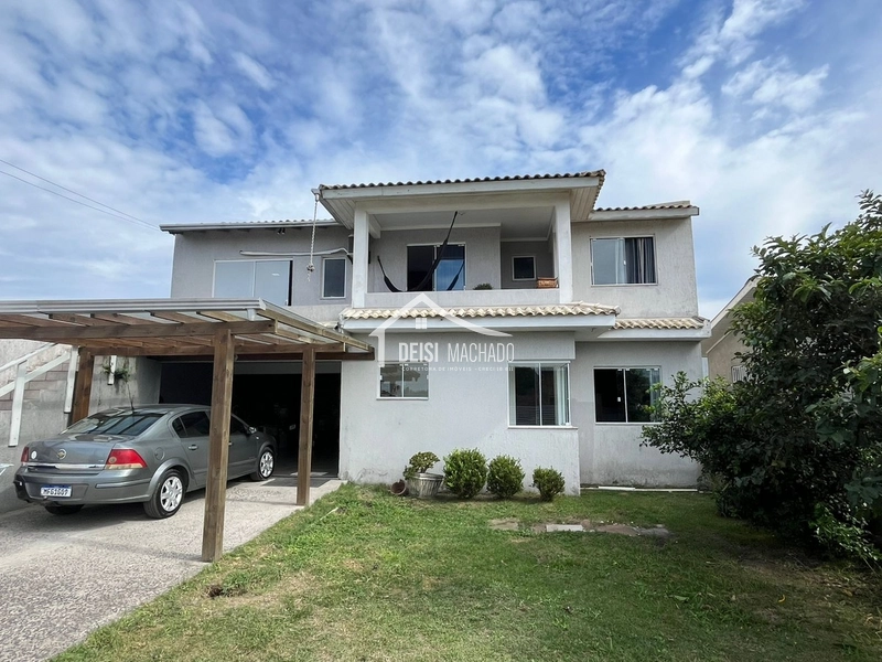 Casa ampla de dois pavimentos