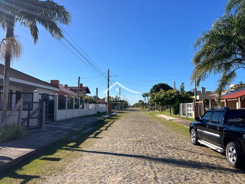 EXCLUSIVIDADE DEISI MACHADO: LINDO SOBRADO A VENDA NA PRAIA CAPÃO NOVO: 28ª foto da galeria de imagens do imóvel