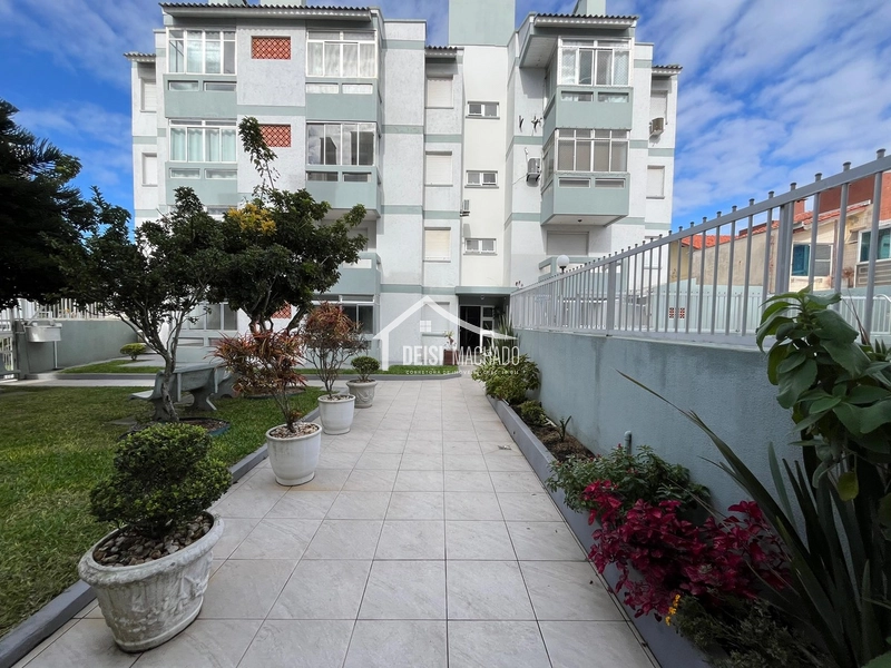 Apartamento com piscina a venda em Capão Novo: 1ª foto da galeria de imagens do imóvel