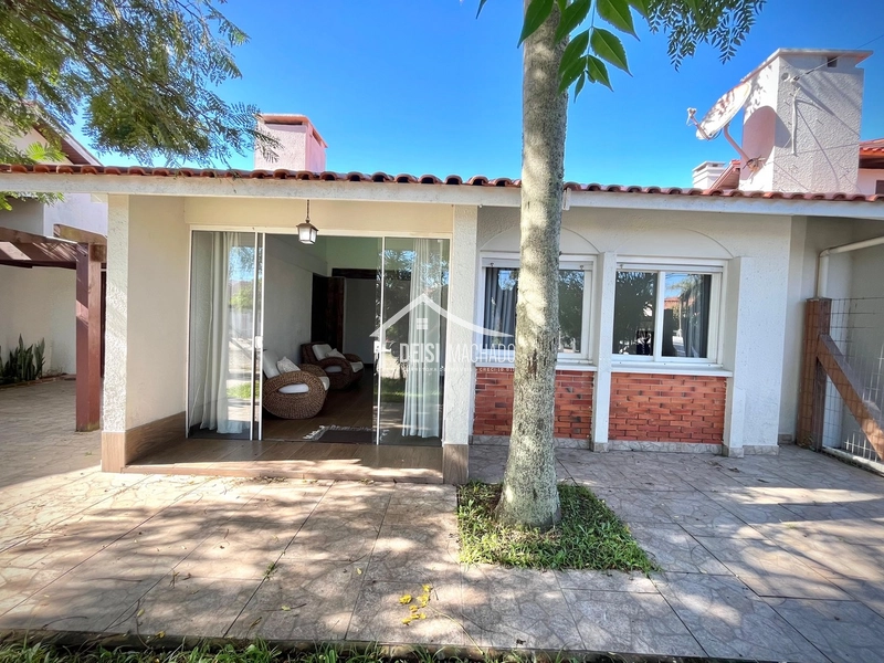 EXCELENTE CASA A VENDA EM CAPÃO NOVO: 2ª foto da galeria de imagens do imóvel