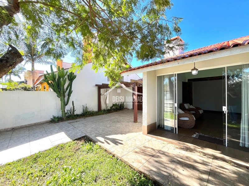 EXCELENTE CASA A VENDA EM CAPÃO NOVO: 3ª foto da galeria de imagens do imóvel