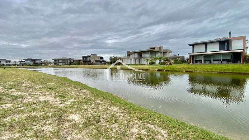 Terreno Beira Lago à Venda no Condomínio Costa Serena: 3ª foto da galeria de imagens do imóvel