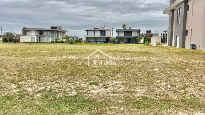 Terreno Beira Lago à Venda no Condomínio Costa Serena: 5ª foto da galeria de imagens do imóvel