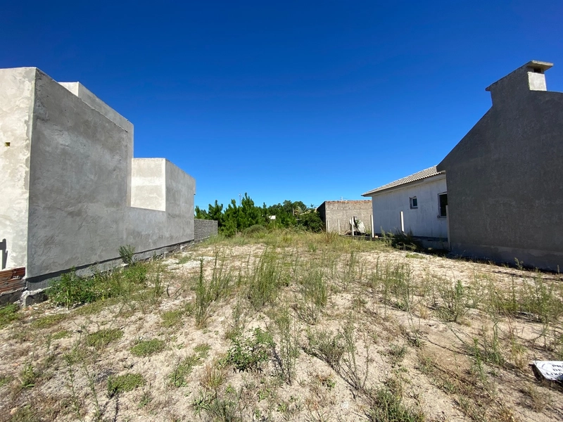 Terreno a venda em Capão Novo Village