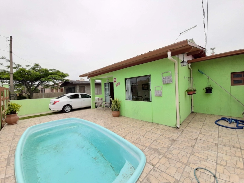 Casa com piscina na praia Capão Novo: 3ª foto da galeria de imagens do imóvel