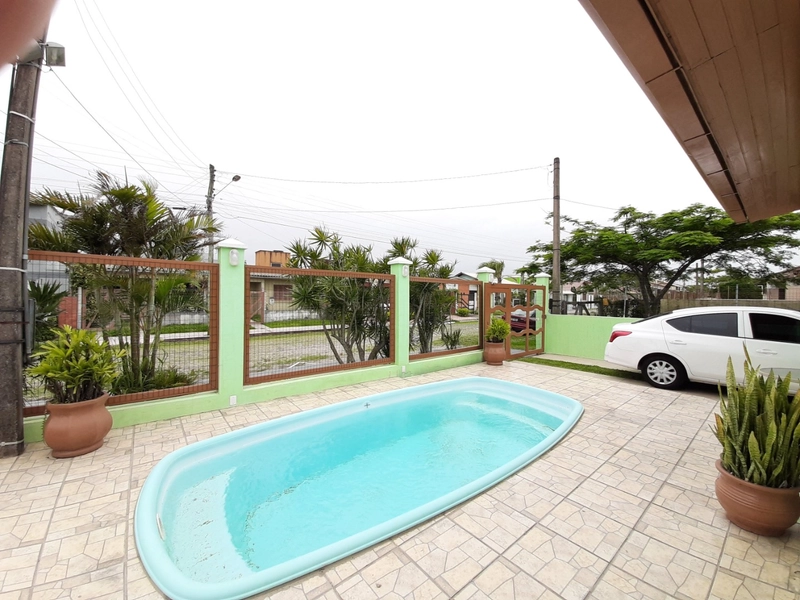 Casa com piscina na praia Capão Novo: 4ª foto da galeria de imagens do imóvel