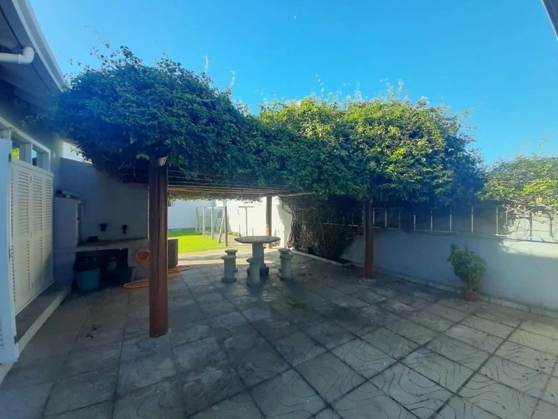 Casa de excelente padrão na Praia CAPÃO NOVO em área residencial: 27ª foto da galeria de imagens do imóvel