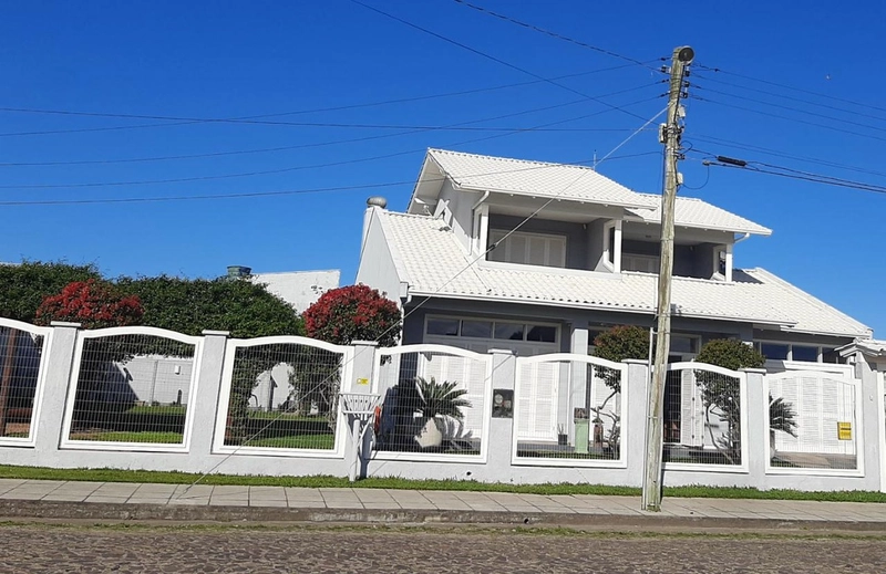 Casa de excelente padrão na Praia CAPÃO NOVO em área residencial: 4ª foto da galeria de imagens do imóvel