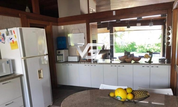 CASA EM JURERÊ COM 300M² DE ÁREA CONSTRUÍDA TERRENO DE 900M²: 8ª foto da galeria de imagens do imóvel