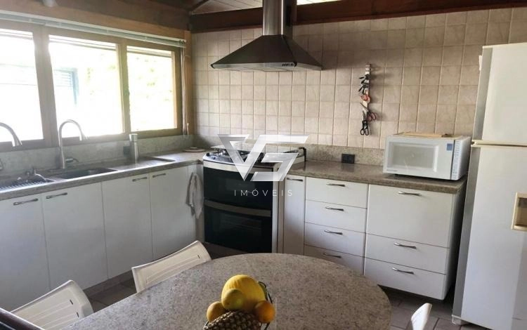 CASA EM JURERÊ COM 300M² DE ÁREA CONSTRUÍDA TERRENO DE 900M²: 6ª foto da galeria de imagens do imóvel