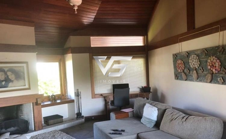 CASA EM JURERÊ COM 300M² DE ÁREA CONSTRUÍDA TERRENO DE 900M²: 4ª foto da galeria de imagens do imóvel