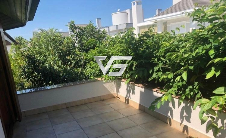 CASA EM JURERÊ COM 300M² DE ÁREA CONSTRUÍDA TERRENO DE 900M²: 25ª foto da galeria de imagens do imóvel