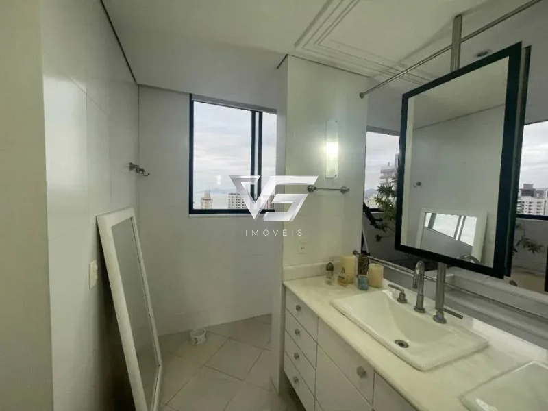 LINDA COBERTURA DUPLEX NO CENTRO DE FLORIPA PRÓXIMO BEIRA MAR NORTE: 28ª foto da galeria de imagens do imóvel