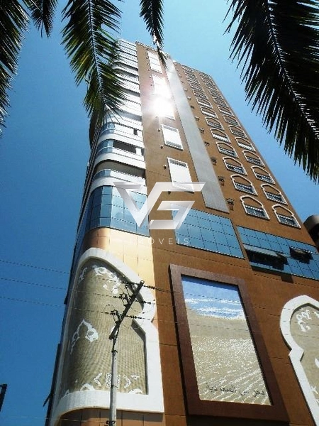 LINDO APARTAMENTO SEMIMOBILIADO 3 SUÍTES 3 VAGAS FRENTE MAR MEIA PRAIA: 35ª foto da galeria de imagens do imóvel