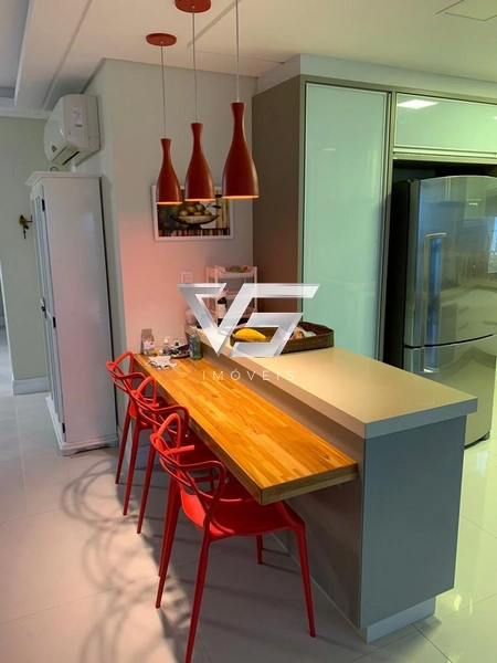 LINDO APARTAMENTO SEMIMOBILIADO 3 SUÍTES 3 VAGAS FRENTE MAR MEIA PRAIA: 5ª foto da galeria de imagens do imóvel
