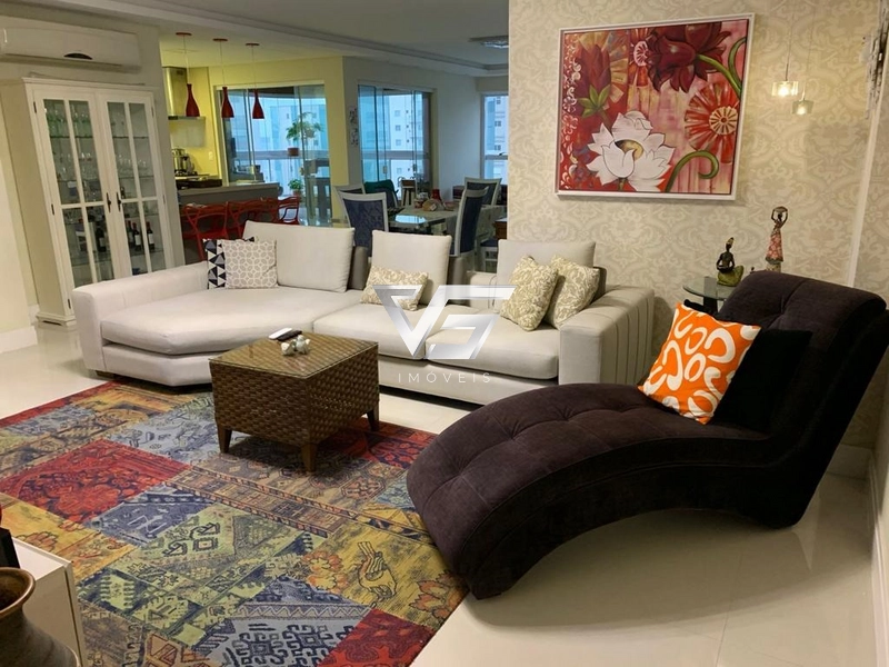 LINDO APARTAMENTO SEMIMOBILIADO 3 SUÍTES 3 VAGAS FRENTE MAR MEIA PRAIA: 1ª foto da galeria de imagens do imóvel