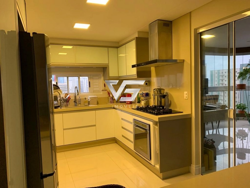 LINDO APARTAMENTO SEMIMOBILIADO 3 SUÍTES 3 VAGAS FRENTE MAR MEIA PRAIA: 7ª foto da galeria de imagens do imóvel