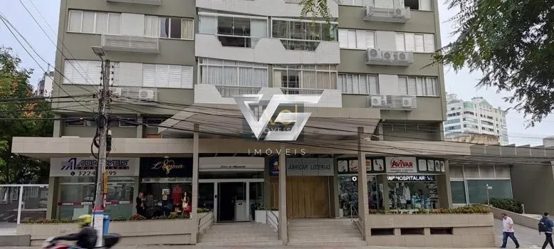 Amplo apartamento com 143,54m² privativos no Centro a poucos metros da Beira Mar: 3ª foto da galeria de imagens do imóvel