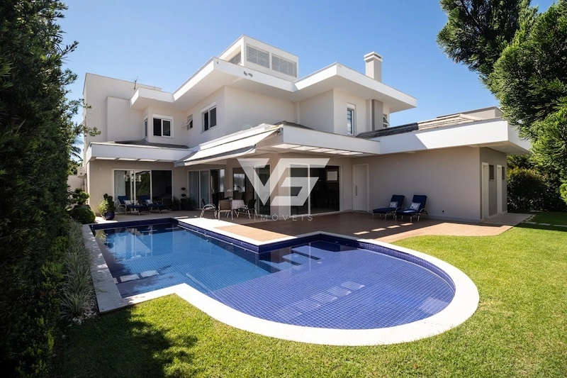 CASA JURERÊ INTERNACIONAL 4 SUÍTES 4 VAGAS: 1ª foto da galeria de imagens do imóvel