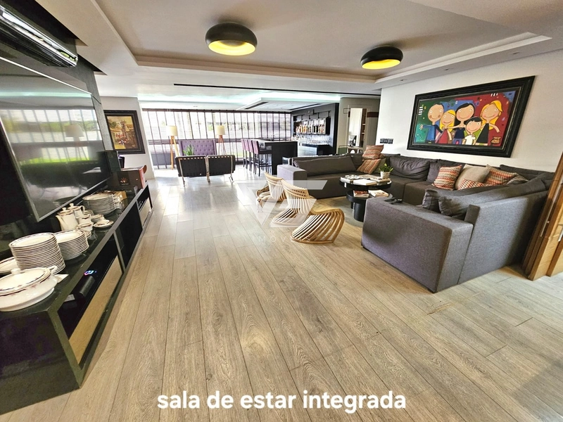 APARTAMENTO ALTO PADRÃO MOBILIADO DECORADO CENTRO DE FLORIANÓPOLIS: 4ª foto da galeria de imagens do imóvel