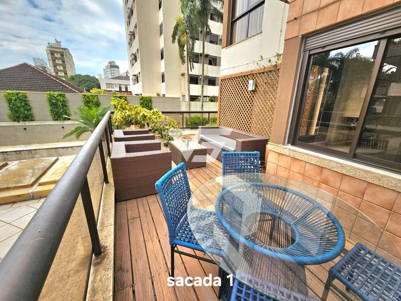 APARTAMENTO ALTO PADRÃO MOBILIADO DECORADO CENTRO DE FLORIANÓPOLIS: 3ª foto da galeria de imagens do imóvel