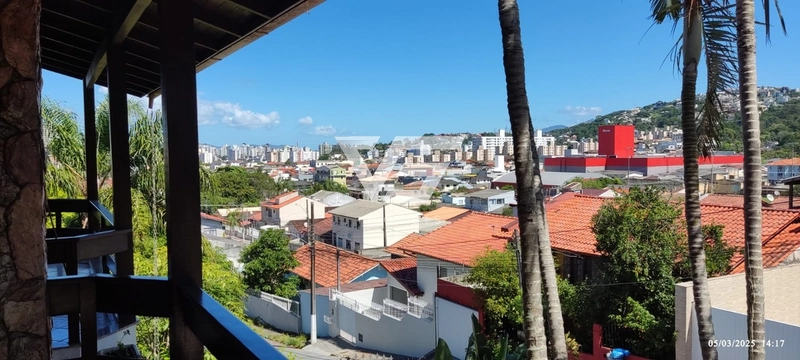 Residência com excelente conservação com 280m privativos em São José: 29ª foto da galeria de imagens do imóvel
