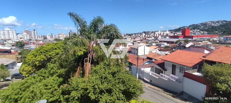 Residência com excelente conservação com 280m privativos em São José: 2ª foto da galeria de imagens do imóvel