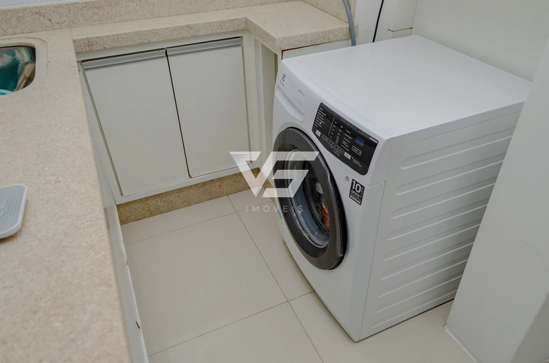 APARTAMENTO SEMI MOBILIADO DE 3 DORMITÓRIOS NO CENTRO DE FLORIANÓPOLIS: 12ª foto da galeria de imagens do imóvel