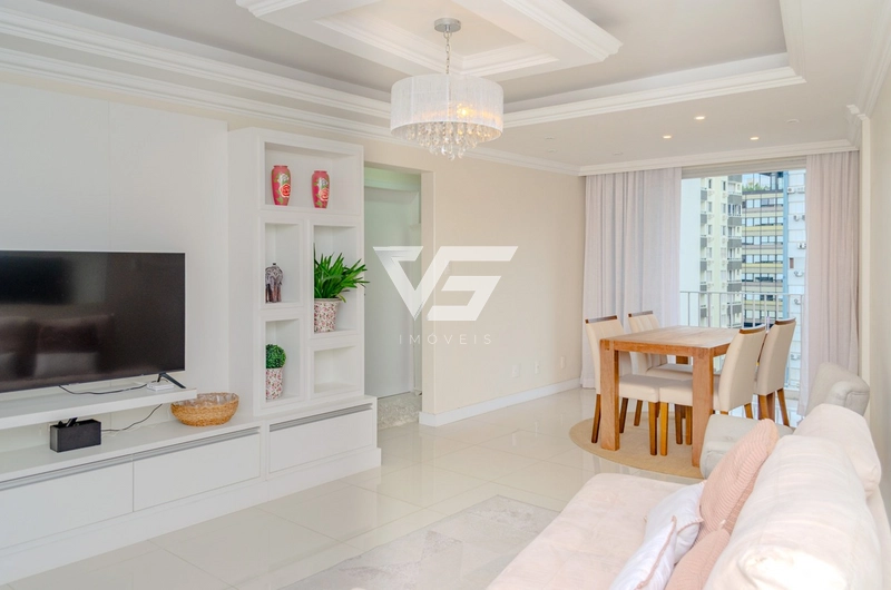 APARTAMENTO SEMI MOBILIADO DE 3 DORMITÓRIOS NO CENTRO DE FLORIANÓPOLIS: 2ª foto da galeria de imagens do imóvel