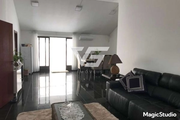 CASA NO CENTRO DE FLORIANOPOLIS COM 445 M² PRIVATIVOS 4 VAGAS GARAGEM: 2ª foto da galeria de imagens do imóvel
