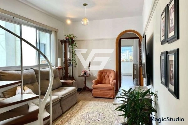 APARTAMENTO DUPLEX NO CENTRO SEMIMOBILIADO COM 1 VAGA: 2ª foto da galeria de imagens do imóvel