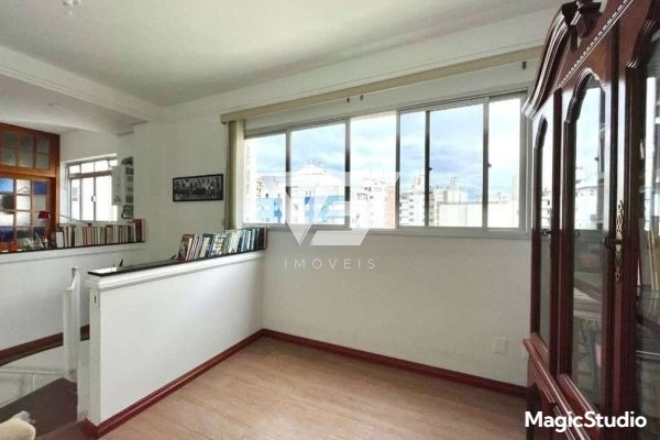 APARTAMENTO DUPLEX NO CENTRO SEMIMOBILIADO COM 1 VAGA: 10ª foto da galeria de imagens do imóvel
