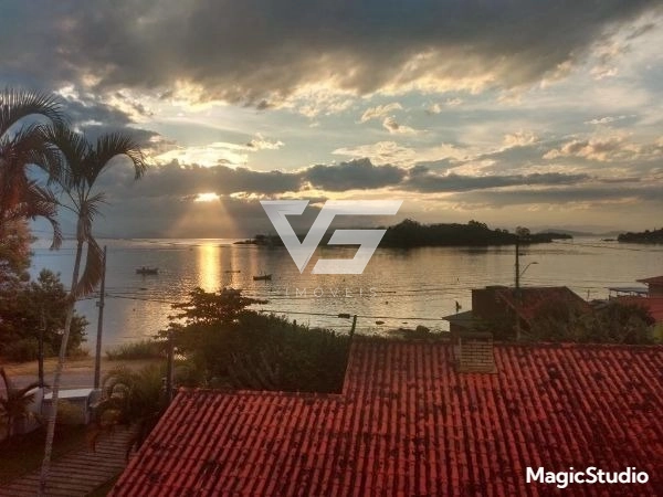 Terreno à Venda com Vista Permanente para o Mar - Ribeirão da Ilha: 1ª foto da galeria de imagens do imóvel