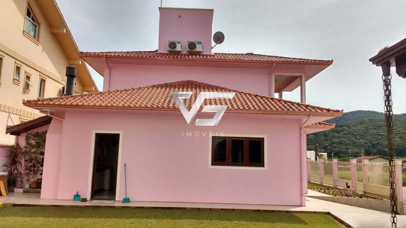 Casa com ótima localização em Santo Amaro da Imperatriz, terreno de 495m²: 17ª foto da galeria de imagens do imóvel