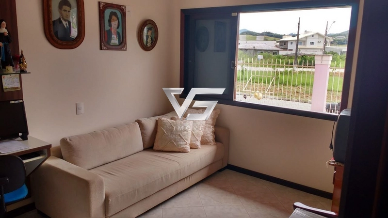 Casa com ótima localização em Santo Amaro da Imperatriz, terreno de 495m²: 4ª foto da galeria de imagens do imóvel