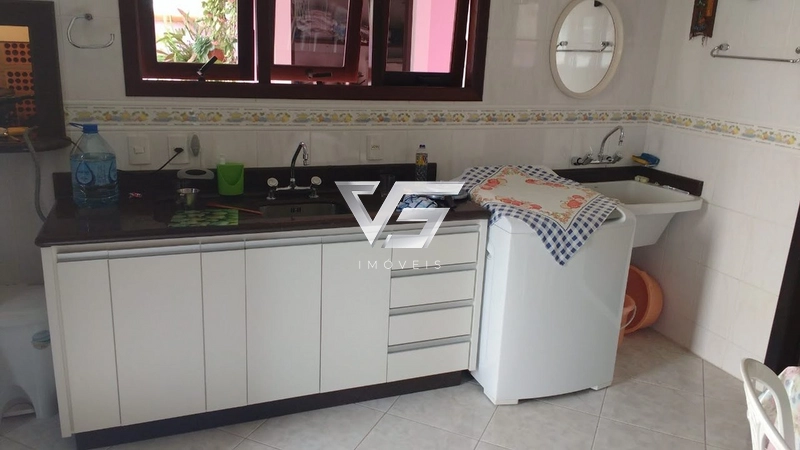 Casa com ótima localização em Santo Amaro da Imperatriz, terreno de 495m²: 6ª foto da galeria de imagens do imóvel