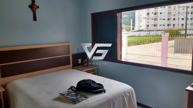 Casa com ótima localização em Santo Amaro da Imperatriz, terreno de 495m²: 10ª foto da galeria de imagens do imóvel