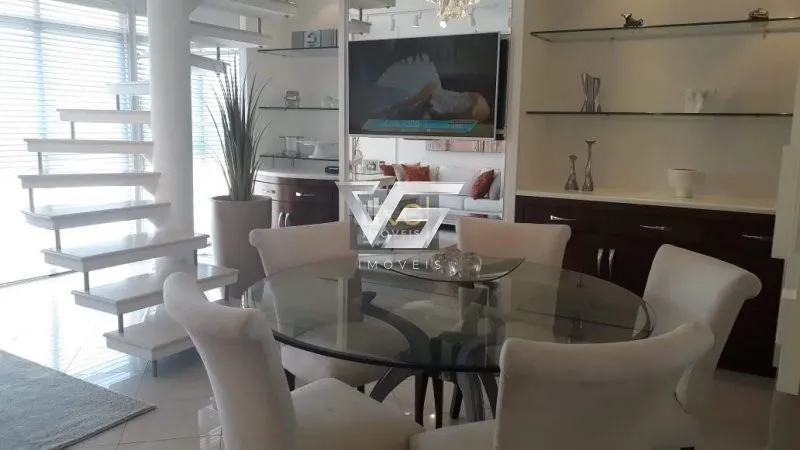 COBERTURA DUPLEX ALTO PADRÃO MOBILIADA NO CENTRO DE FLORIANÓPOLIS: 8ª foto da galeria de imagens do imóvel
