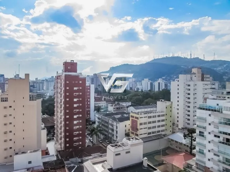 COBERTURA DUPLEX ALTO PADRÃO MOBILIADA NO CENTRO DE FLORIANÓPOLIS: 2ª foto da galeria de imagens do imóvel