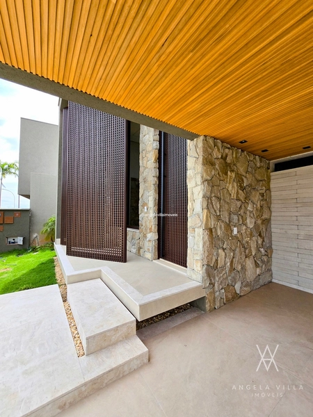 Casa em frente às quadras de tênis: 2ª foto da galeria de imagens do imóvel