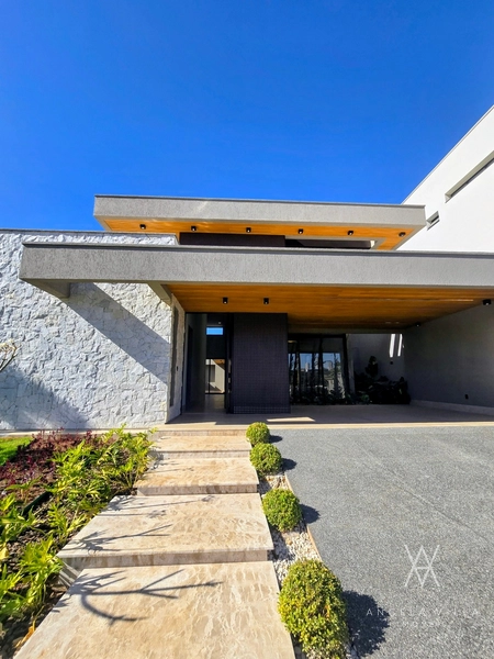 Casa nova com marcenaria e automação