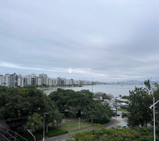 Apartamento na Agronômica em Florianópolis com 04 dormitórios: 1ª foto da galeria de imagens do imóvel