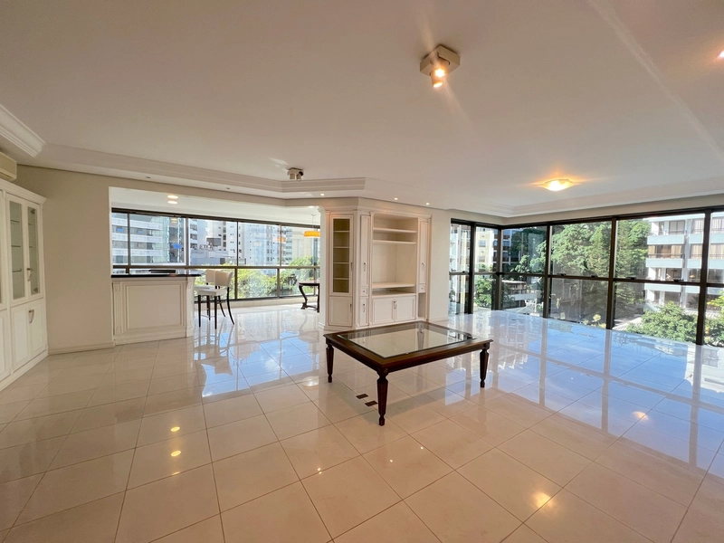 Apartamento com 3 quartos e 229m² à venda em Centro, Florianópolis.: 3ª foto da galeria de imagens do imóvel