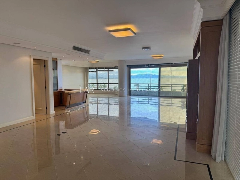 Lindo Apartamento vista Beira Mar - 4 suítes - Florianópolis: 1ª foto da galeria de imagens do imóvel