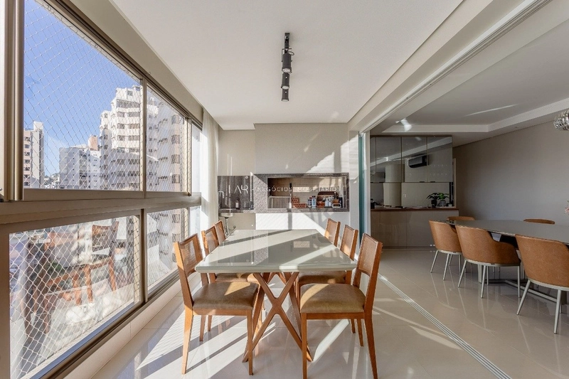 Apartamento com 4 suítes à Venda - Centro, Florianópolis: 4ª foto da galeria de imagens do imóvel