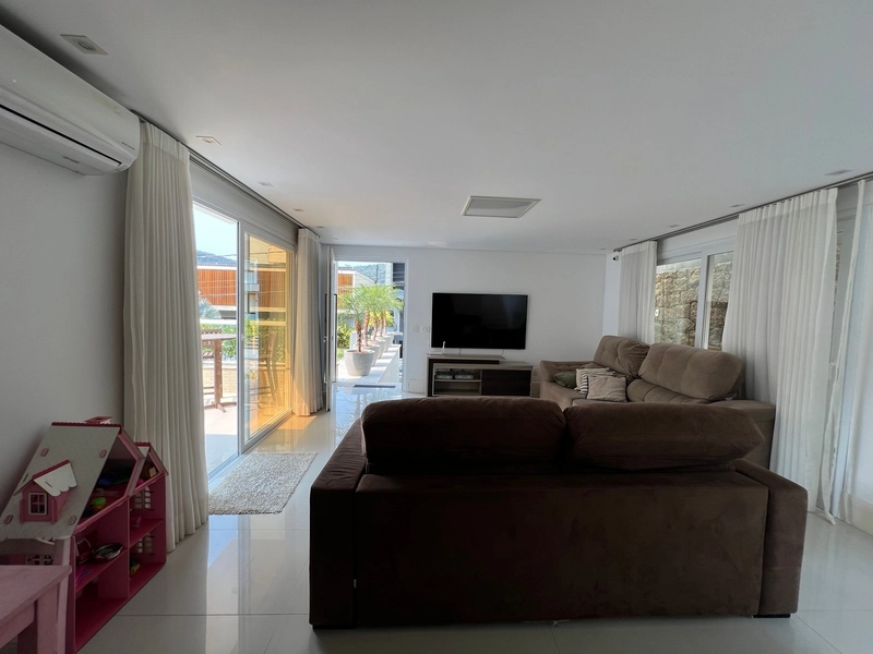 Casa em Condomínio Fechado com 4 Quartos | 2 Suítes | 5 Vagas à Venda: 11ª foto da galeria de imagens do imóvel