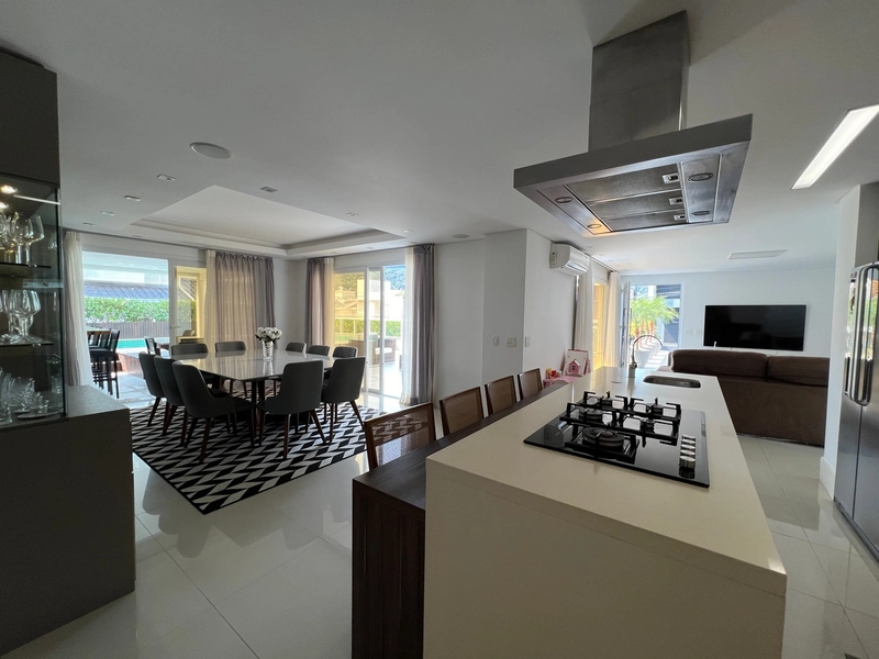 Casa em Condomínio Fechado com 4 Quartos | 2 Suítes | 5 Vagas à Venda: 4ª foto da galeria de imagens do imóvel