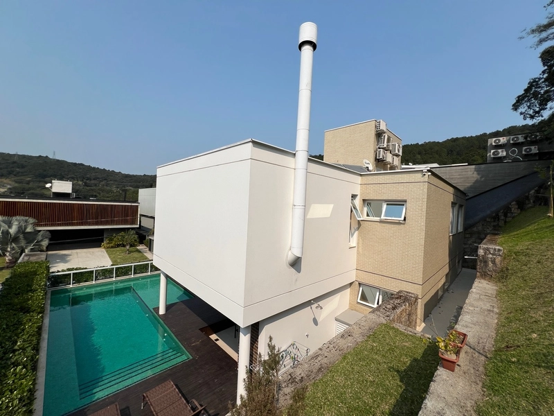 Casa em Condomínio Fechado com 4 Quartos | 2 Suítes | 5 Vagas à Venda