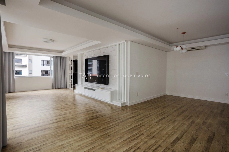 Apartamento com 3 Quartos | 1 Suíte | 2 Vagas à Venda - Centro, Fpolis: 10ª foto da galeria de imagens do imóvel